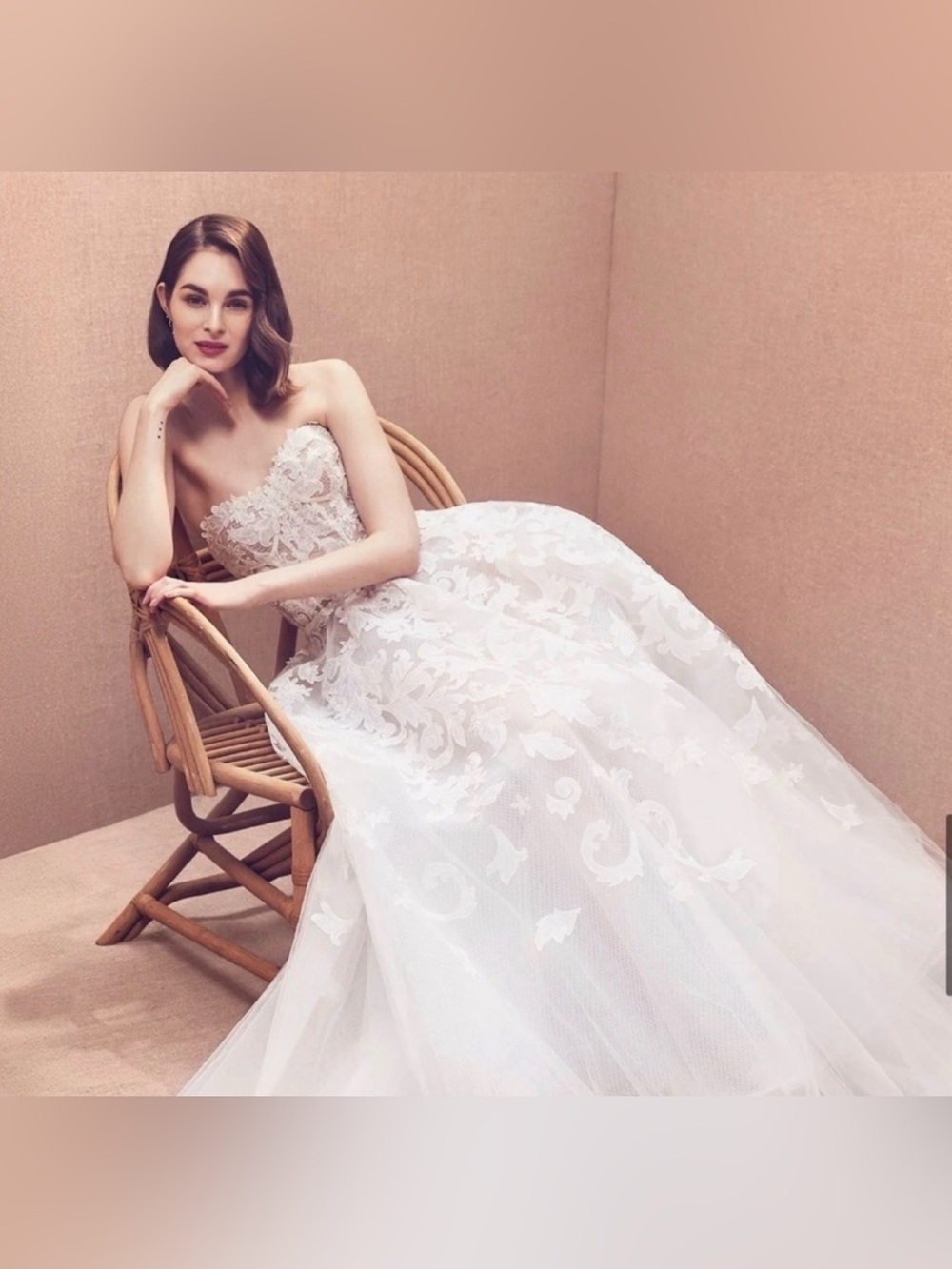Oscar de la renta BRAND NEW wedding dress AND veil - Picture 4 of 6